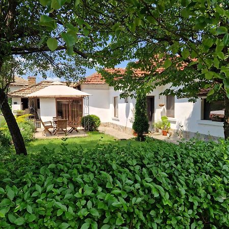 Къща За Гости Casa Blanca Villa Targovishte  Dış mekan fotoğraf